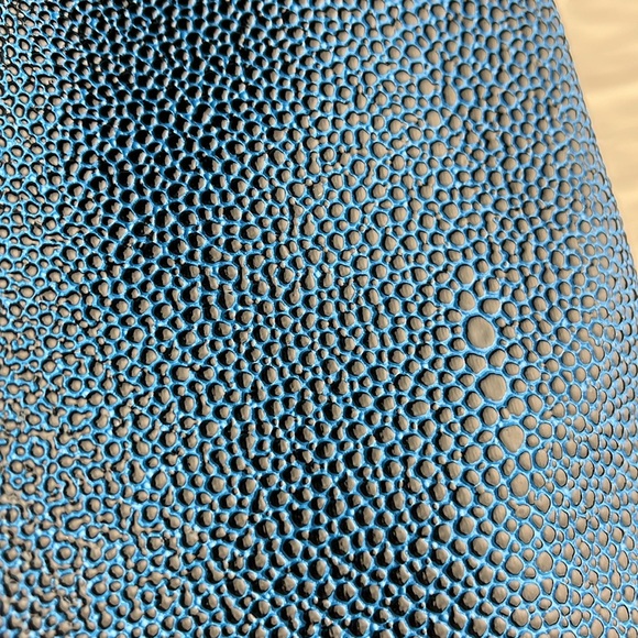 TRESKA KISS LOCK CROSSBODY TEXTURED BAG CHAIN BLUE BLACK - Picture 6 of 14